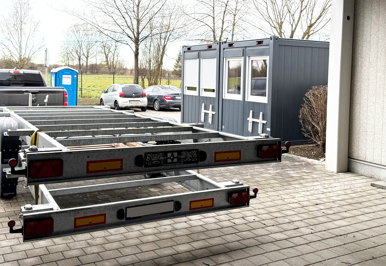 20ft Containeranhänger mit Container im Einsatzbereich Flughafen – mobile Einheit