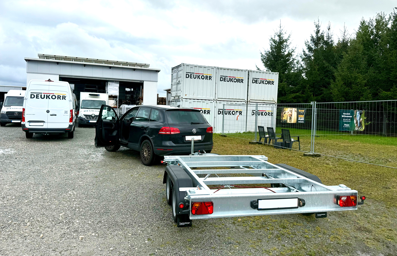 8ft Containeranhänger in Bayern – kompakter Lagercontainer auf 2-Achs-Anhänger