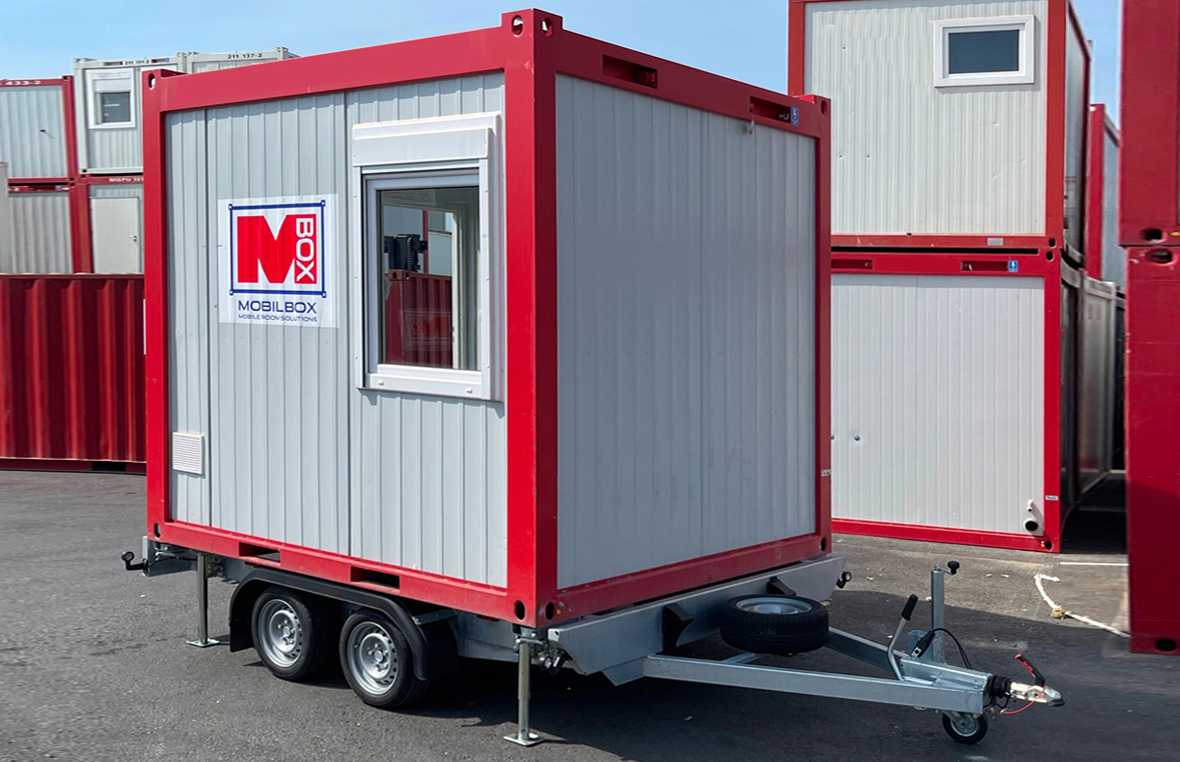 10ft Bürocontainer auf 2‑achsigem Containeranhänger für Vermietung