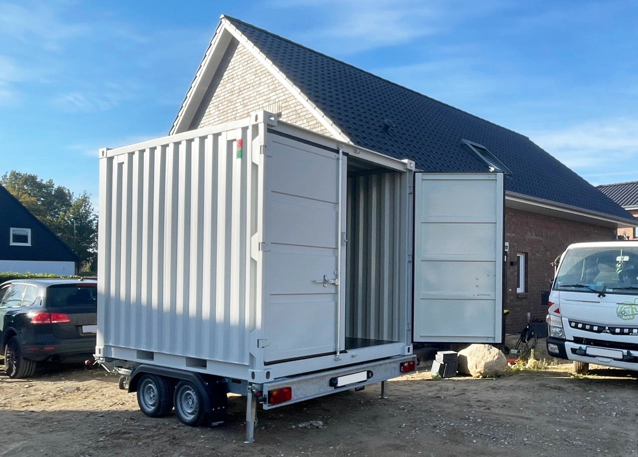 Mobiler Lagercontainer auf 2-Achs-Containeranhänger – Lieferung nach Kiel